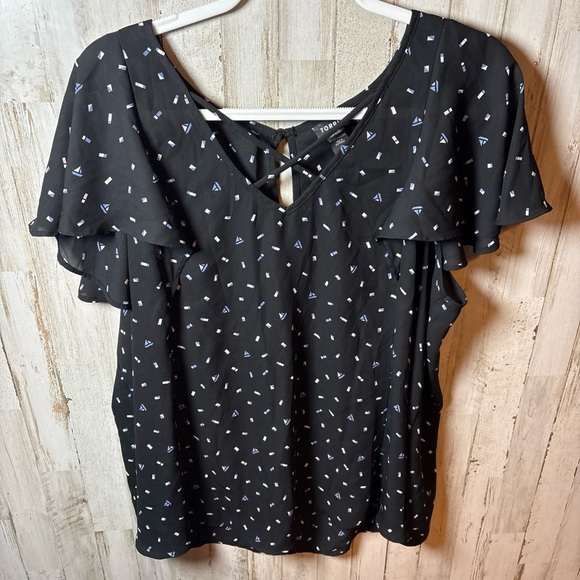 Torrid Chiffon Blouse Short Sleeve Crisscross Black Sail Boat Print Top Size 2 - Picture 1 of 16
